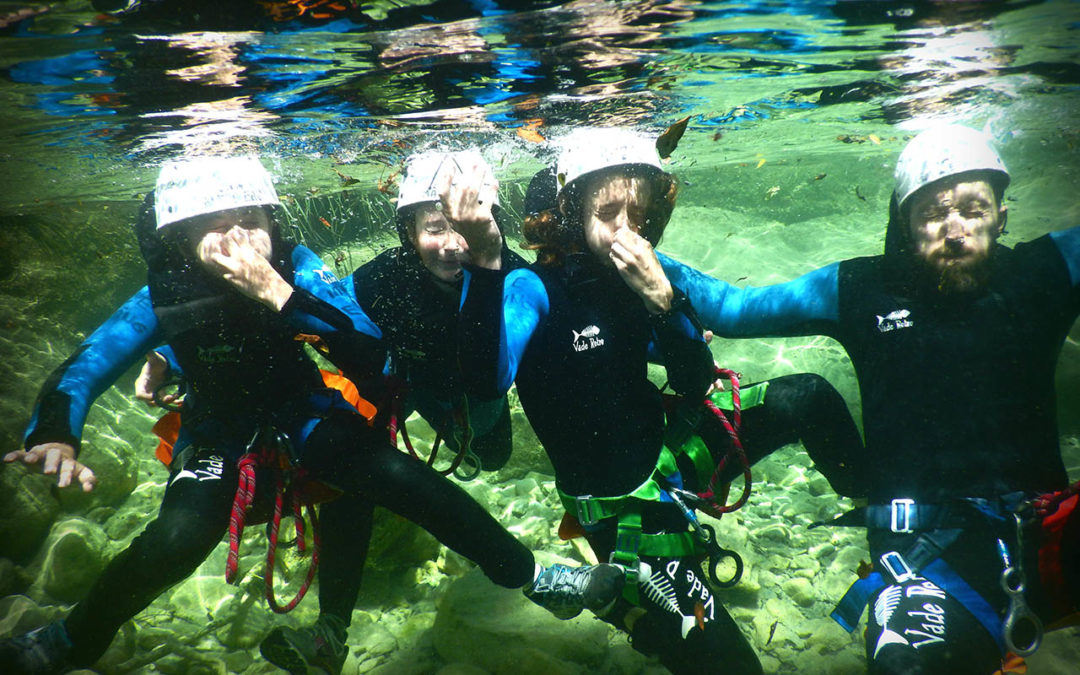 Photo de groupe sous l'eau dans la Maglia